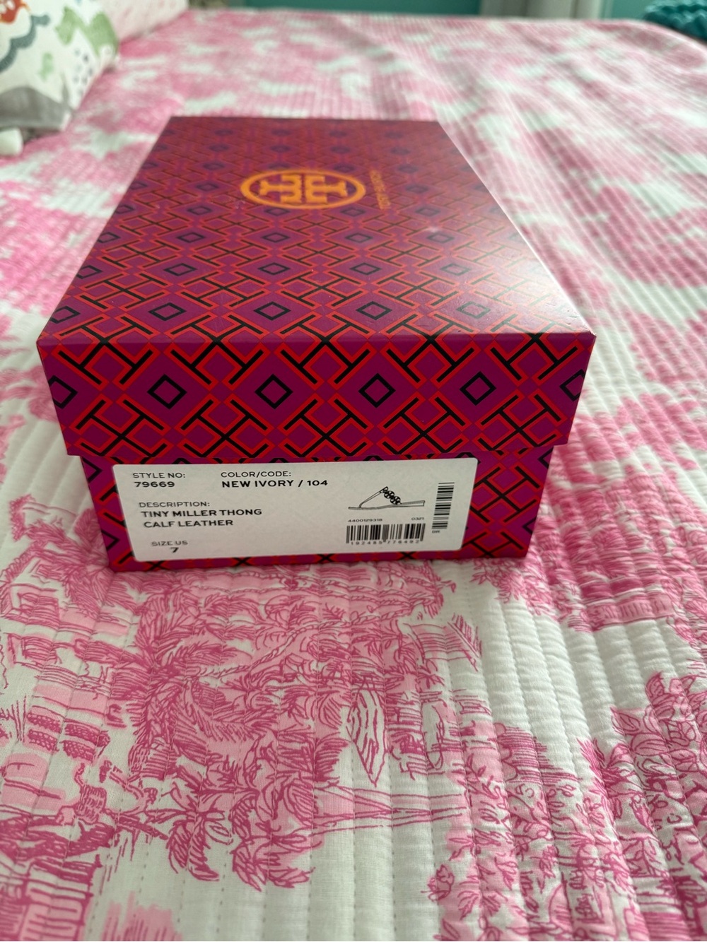 Tory Burch Cream Miller Logo Thong Sandals in box - Picture 11 of 11